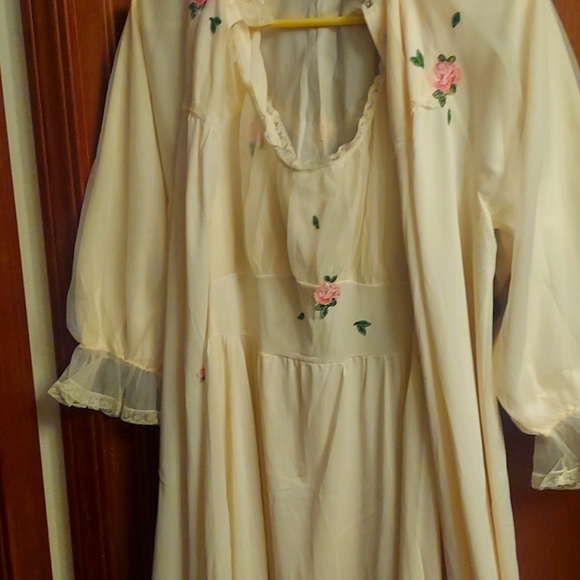 Source Unknown Other - Vintage 50s 60s 2 piece size s/m night gown set . No tags